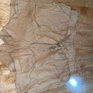 Soft Surroundings Tan Cargo Shorts
